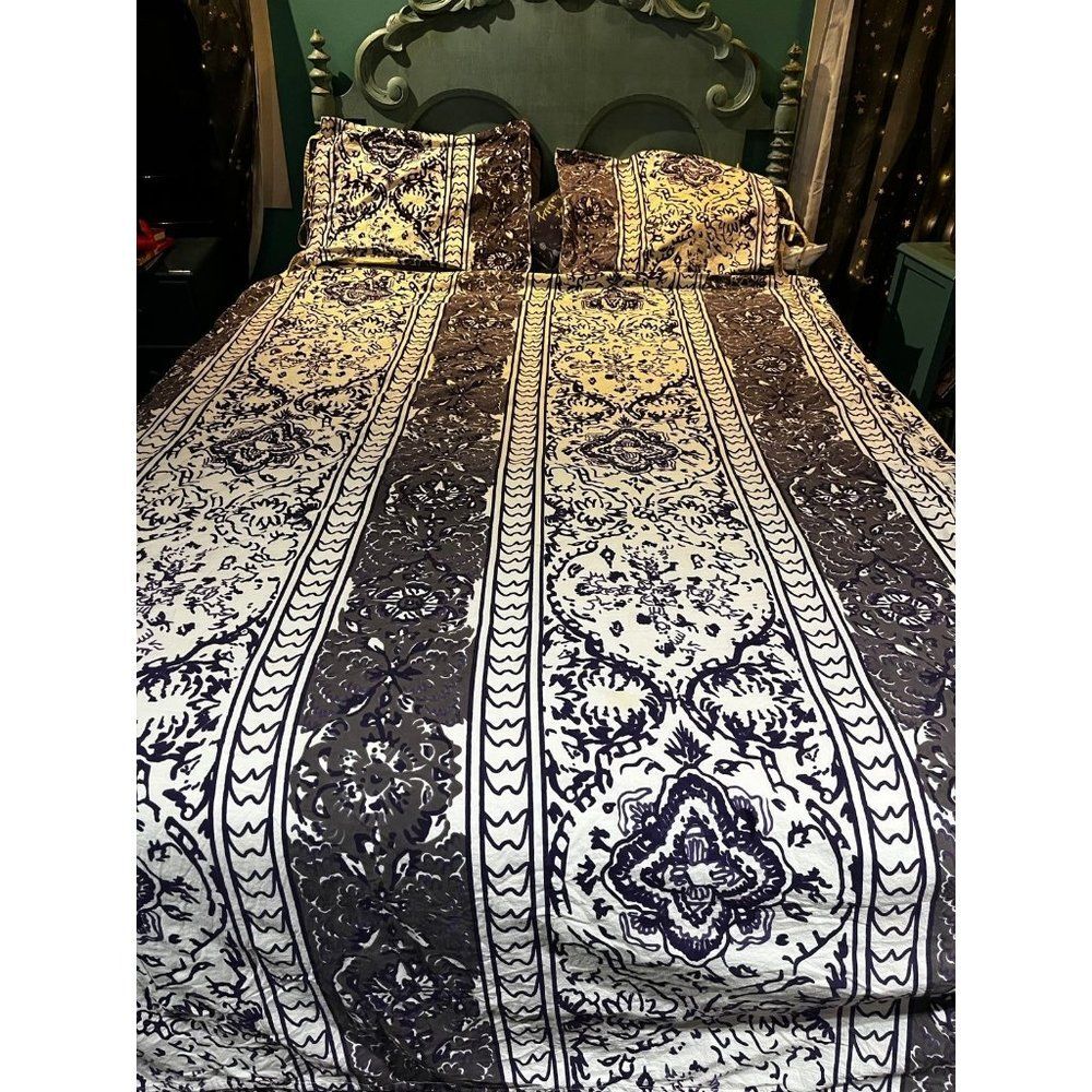 MT urban outfitters duvet set twin with shams India batik purple white reversib
